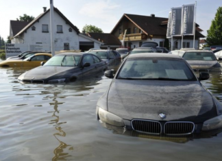 Український ринок можуть заполонити пошкоджені повенями авто з Європи