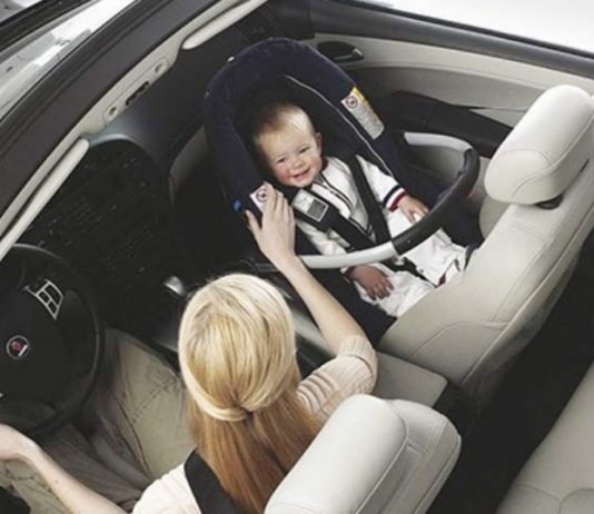 З якого віку можна їздити на передньому сидінні автомобіля