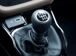 Автоексперт назвав переваги механіки перед автоматом