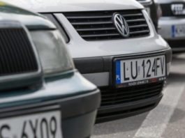 Пільгове розмитнення: українці масово кинулися легалізувати євробляхи