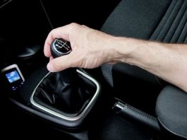 Назвали шкідливі звички водіїв, які ламають автомобіль