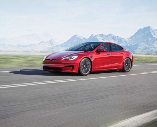 Всі нові автомобілі Tesla можуть визнати небезпечними