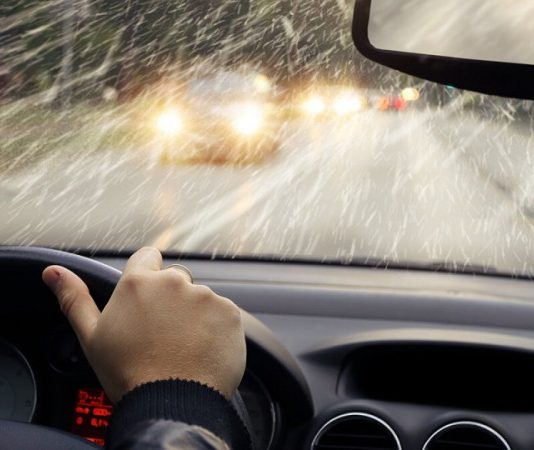 Які системи безпеки в автомобілі не працюють у погану погоду