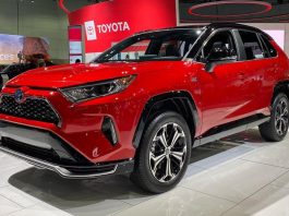 Як виглядає найновіша Toyota RAV4 за $100 000, і чому стільки просять