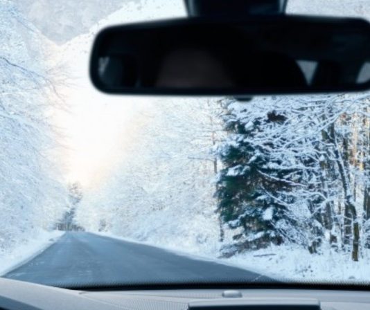 Названо 9 факторів, про які водію треба пам’ятати взимку