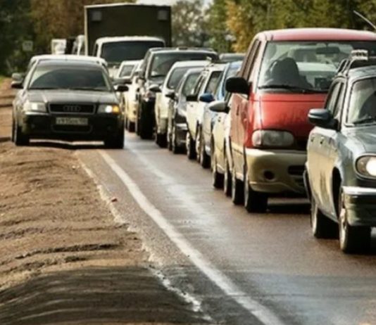 Чи можна об’їжджати пробку по узбіччі: відповідь по ПДР