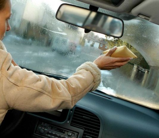 Що зробити, щоб взимку вікна в автомобілі не потіли?