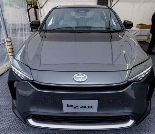 Toyota вперше “наживо” представила електричного спадкоємця RAV4 (ФОТО)