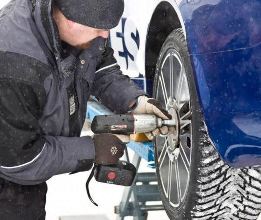 Фахівці розповіли, що слід перевірити у машині перед зимою