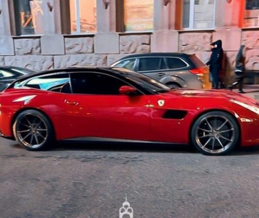 В Україні помітили яскравий суперкар за 300 тисяч євро – фото