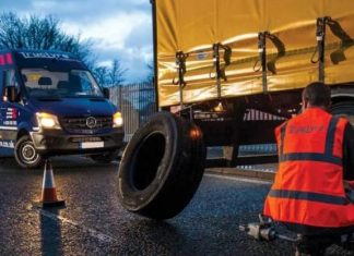 Українським водіям хочуть підвищити штрафи за зношені шини