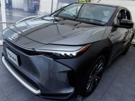 Назвали ціни на перший електрокросовер Toyota