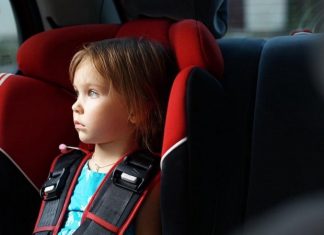 Українцям нагадали про штрафи за перевезення дітей в автомобілі