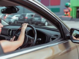 Автомобіль з правим кермом: чи дозволено експлуатацію в Україні