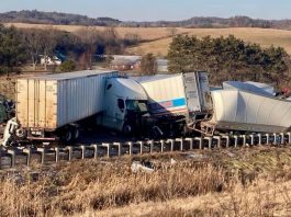 Крижаний дощ спровокував аварію з 40 машин