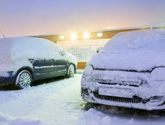 Відомо, чому не варто довго прогрівати двигун на морозі