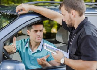 Поліцейський не дозволив водію залучити адвоката: як скасувати штраф