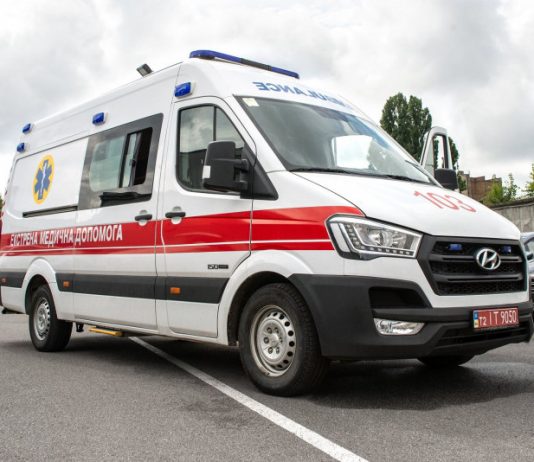 В Україні з’явиться покарання водіям, які не поступаються дорогою авто швидкої допомоги – юрист