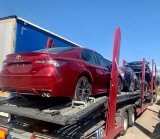 Експерти розповіли, як українців обманюють при покупці авто із США