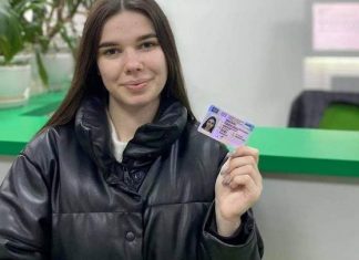 Перші посвідчення водія з кодом «78» знайшли своїх власників