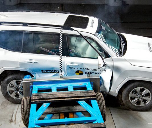 Новий Toyota Land Cruiser 300 розбили у незалежному краш-тесті