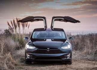 Tesla звинуватили у шахрайстві з пробігом