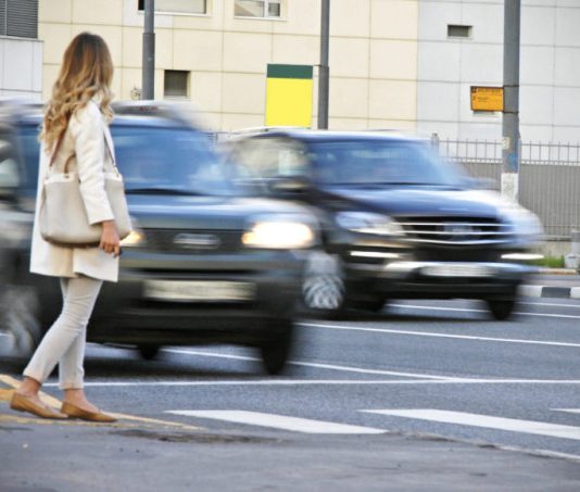 Водіїв в Україні попередили про появу “небезпечних” пішоходів