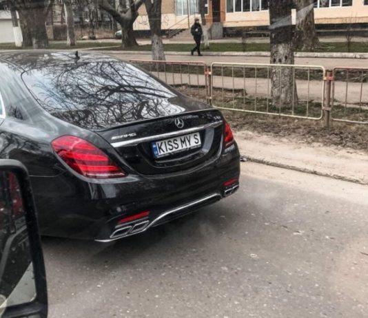 Одеський гумор: Mercedes із дуже незвичайним іменним номером (фото)