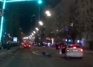 У Києві двоє водіїв на Mercedes влаштували перегони та поплатилися за це, відео