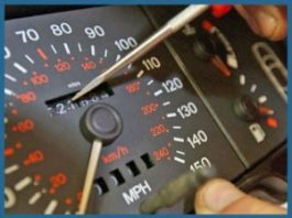 Як перед покупкою дізнатися справжній пробіг автомобіля