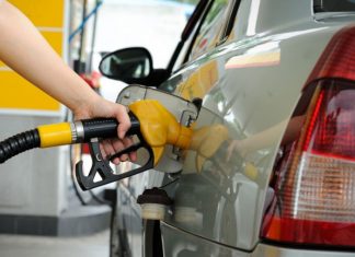 Якщо перекриють постачання: на скільки вистачить палива в Україні