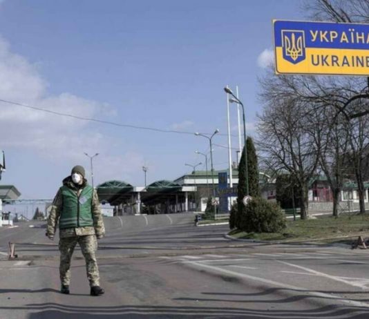 Є два способи: як військовозобов’язані можуть легально перетинати кордон для перевезення допомоги