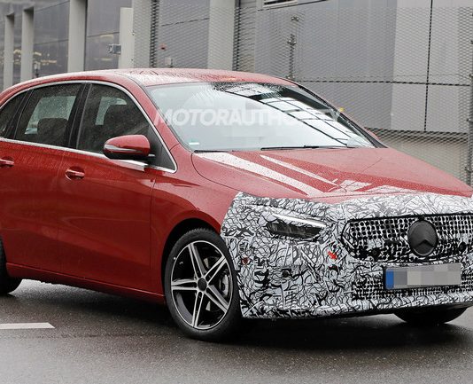 Mercedes-Benz B-Class 2023 помітили на тестах