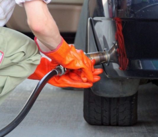 Доведеться платити більше? Скільки коштує бензин на українських заправках