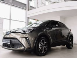 Toyota припинила роботу в Росії та допомагає українцям