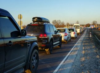 Українців попросили пропускати на дорогах машини із іноземними номерами