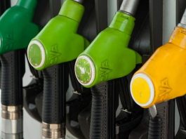 Експерт: бензин та дизель можуть зникнути з українських заправок