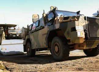 Україні передали унікальні австралійські бронемашини