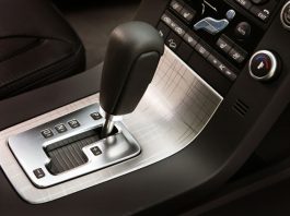 Росія через санкції не зможе випускати автівки з автоматичною коробкою передач