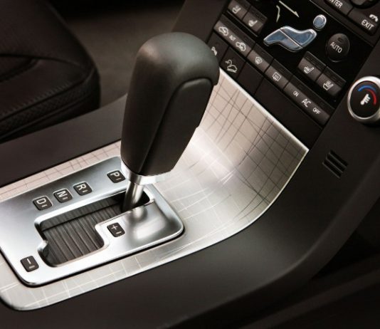 Росія через санкції не зможе випускати автівки з автоматичною коробкою передач