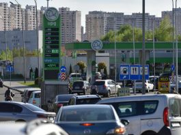 Як залити повний бак і не стояти в черзі – лайфхак