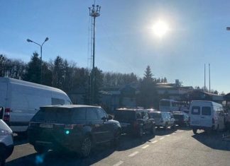 Проблеми з розмитненням та величезні пробки: ситуація на західному кордоні