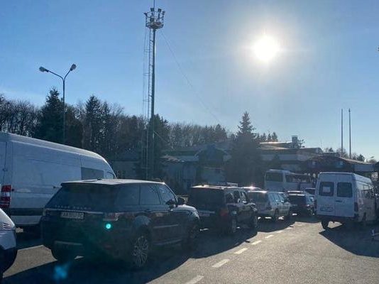 Проблеми з розмитненням та величезні пробки: ситуація на західному кордоні