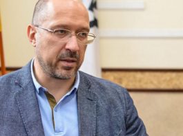 Шмигаль пообіцяв карати «мародерів на пальному» за законами воєнного часу