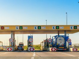 Польща повертає оплату за проїзд дорогами для українців