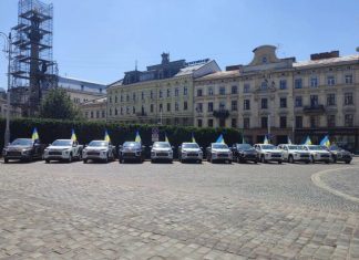 Порошенко анонсував партію вантажівок для ЗСУ з Великої Британії