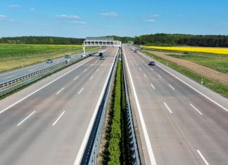 У Польщі змінили правила проїзду дорогами для українців: хто та скільки платитиме