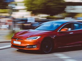 Вслід за Китаєм: поліція Берліна заборонила електромобілям Tesla заїжджати на свої об’єкти