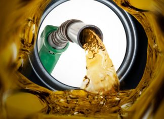 Водіям назвали терміни, коли в Україні з’явиться паливо