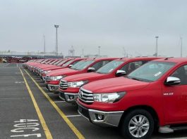 Українські волонтери викупили у Лівії 55 пікапів Toyota